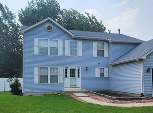 213 Savoy Dr, Shorewood, IL