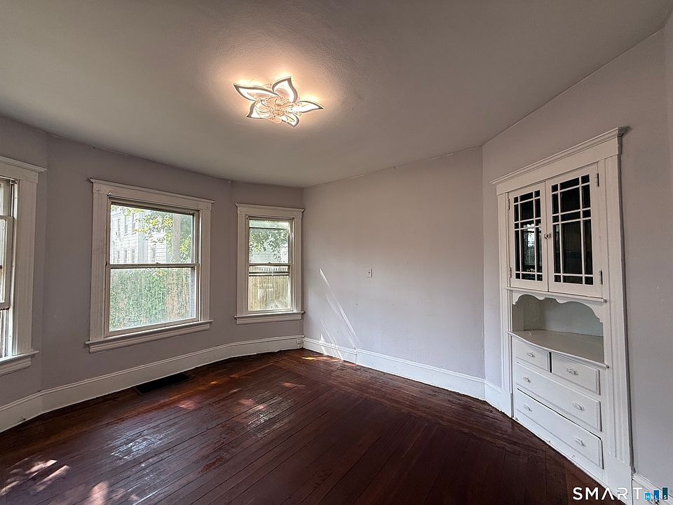 1st image of 184 Fairview St #1