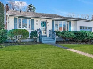 850 Glendale Rd, West Babylon, NY 11704