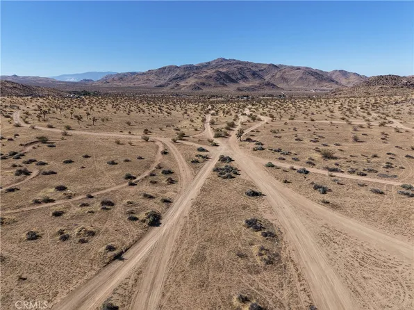 1 Fairview Valley Rd, Apple Valley, CA 92307
