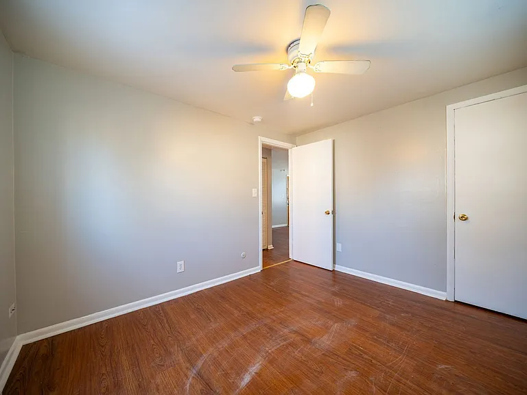 472 Elsmere St #C — Photo 8