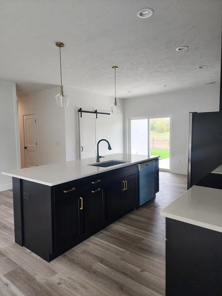 3 bed, $1,500 — Photo 3