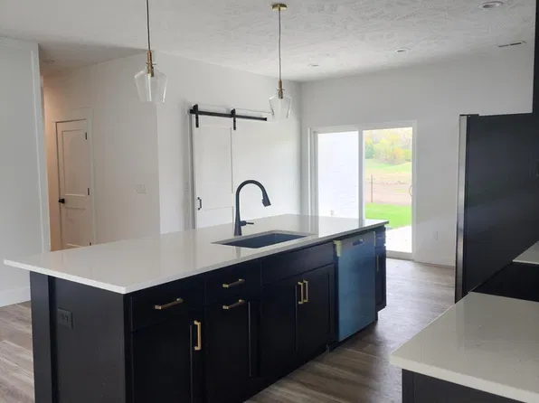 2012 Parkview Dr #3, Hawarden, IA 51023