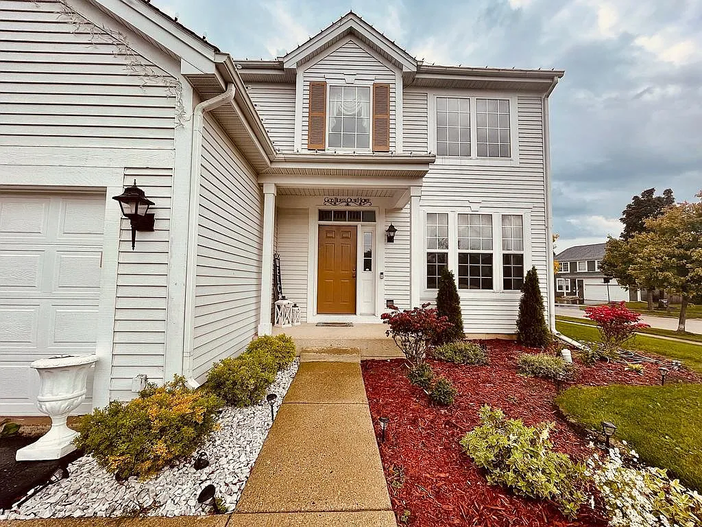 4 bed, 2600 sqft, $3,495 — Photo 3