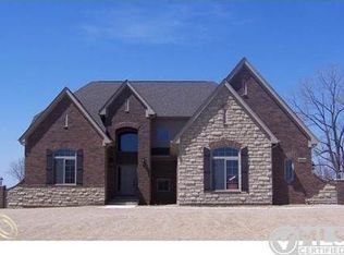 2864 Invitational Dr, Oakland, MI 48363