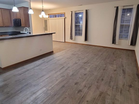 5th image of 2602 Pondview Dr