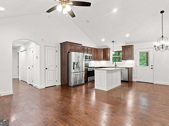 5th image of 137 Geneva Rd