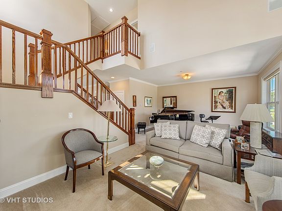 5th image of 63 W Kennedy Ln #901