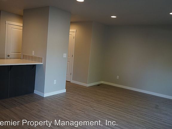 5th image of 7400 NE 136th Ave