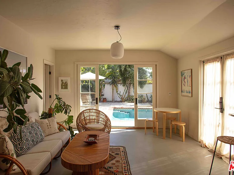 5662 Berkshire Dr — Photo 28