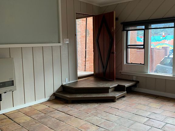 Private entry to unit