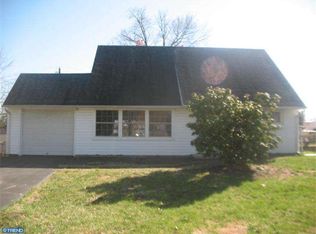 19 Pine Needle Rd, Levittown, PA 19056