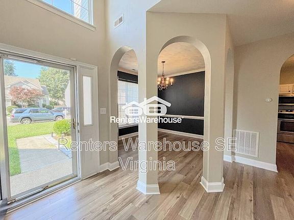 4th image of 944 Holbrook Dr