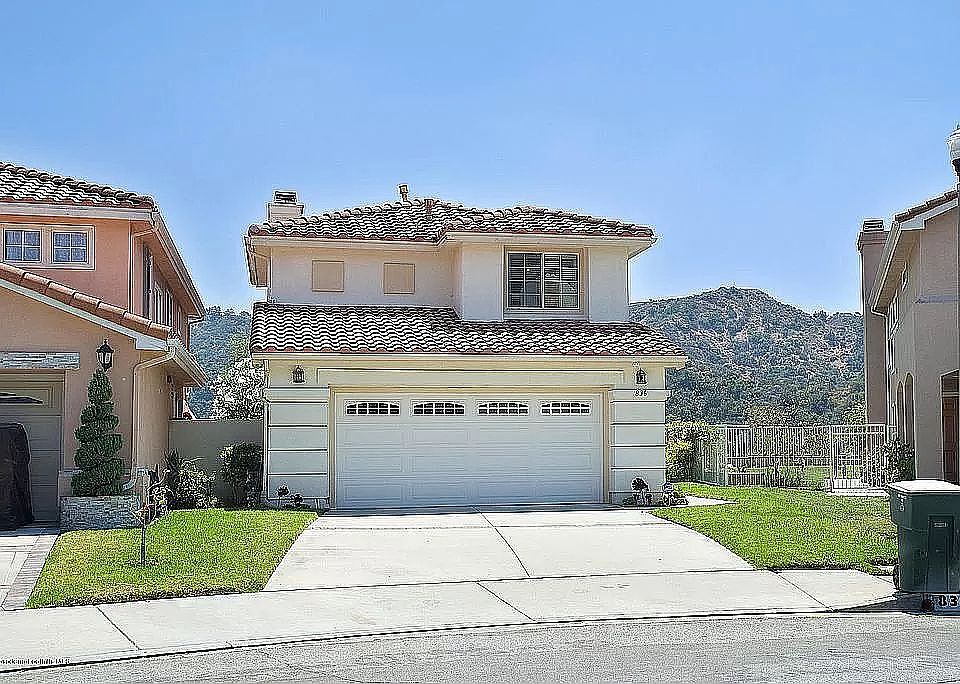 1st image of 836 Calle La Primavera