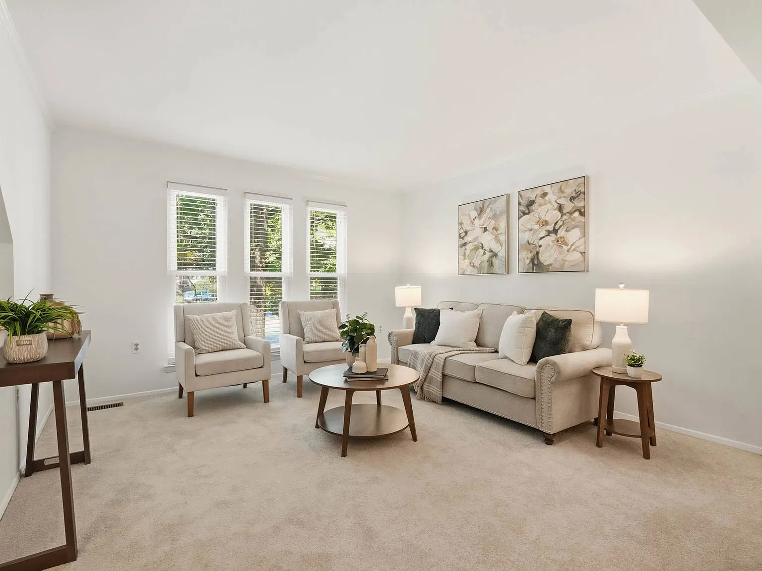 4 bed, 2.5 bath, 1936 sqft, $2,800 — Photo 1