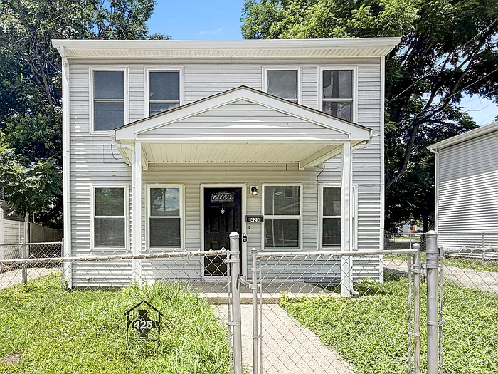 3 bed, 1.5 bath, 1152 sqft, $1,495 — Photo 1