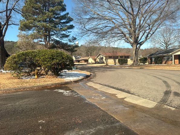 2710 Camelot Dr, Russellville, AR 72801