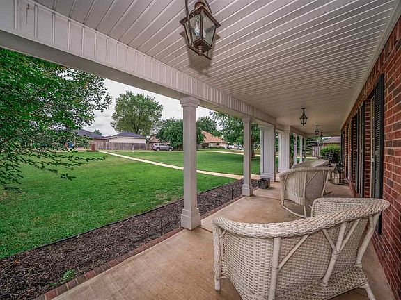 4th image of 302 Woodbine Pl