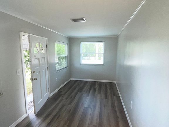 5th image of 3700 Dartmouth Ave N Unit 3700