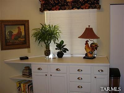 5th image of 661 W Millbrook Ln