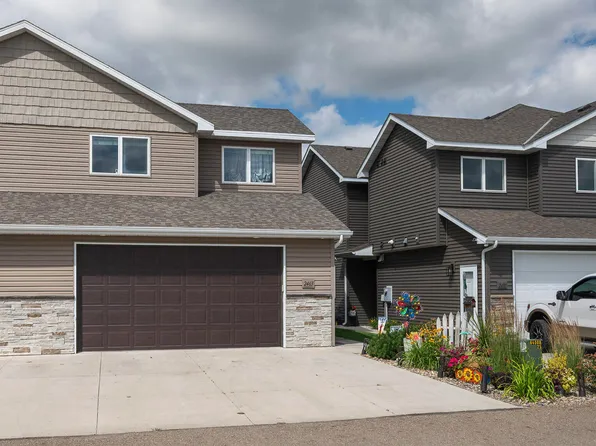 2463 Water Park Loop SE, Mandan, ND 58554