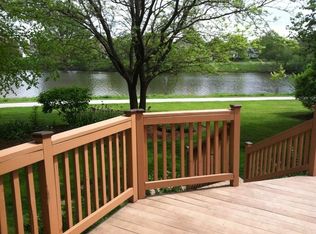 842 Clarendon Ln, Aurora, IL
