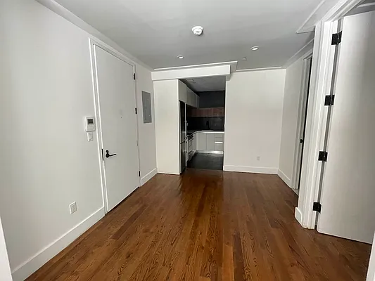 Rented by Tapiro Realty | media 9