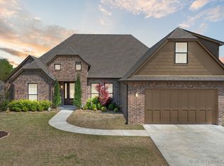 17 E 32nd St, Sand Springs, OK 74063