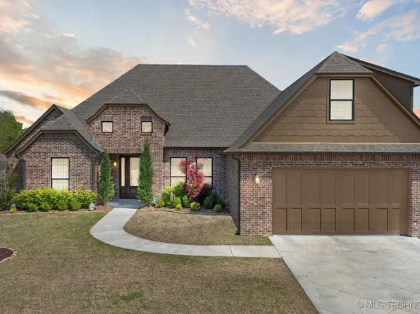 17 E 32nd St, Sand Springs, OK 74063