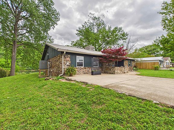 5th image of 2752 Riverview Dr