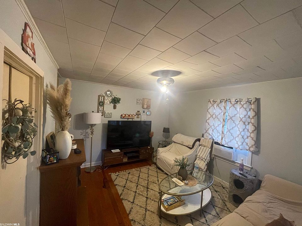 2nd image of 210 E Broadway St