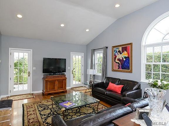 4th image of 161 Adams St