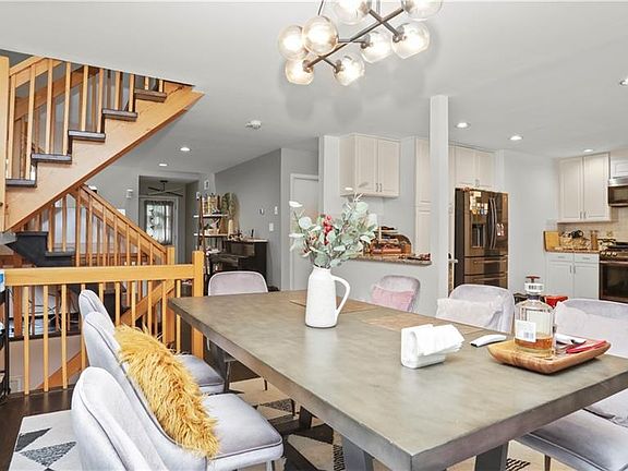 5th image of 4 Pine Wood Cir