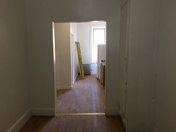 5th image of 22-1 Astoria Blvd #2