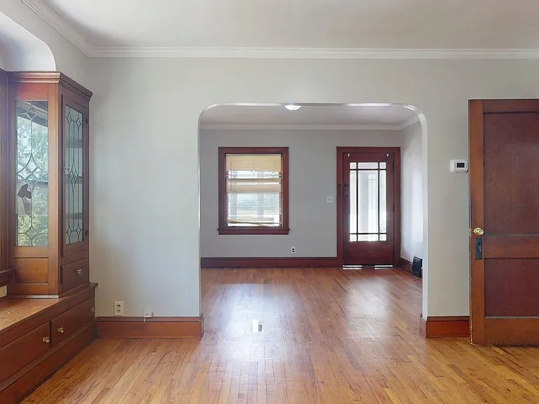 9715 Plymouth Ave — Photo 16