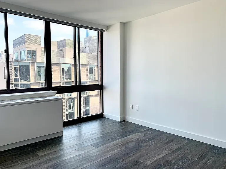 520 W 43rd St #32E — Photo 1
