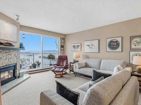 3555 Outrigger Rd #405, Nanaimo, BC V9P 9K1