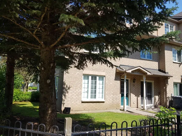 8 Cox Blvd #21, Markham, ON L3R 4G1