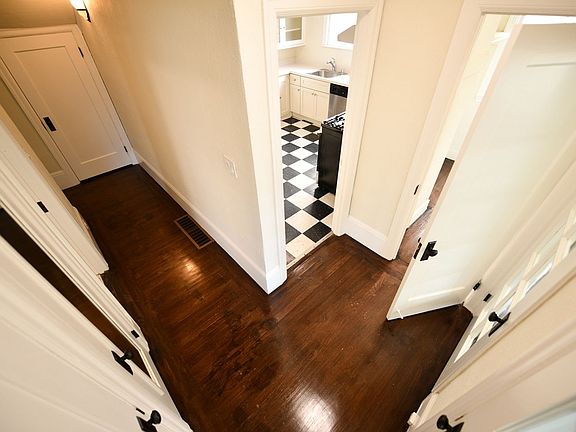 4th image of 747 Warfield Ave #1