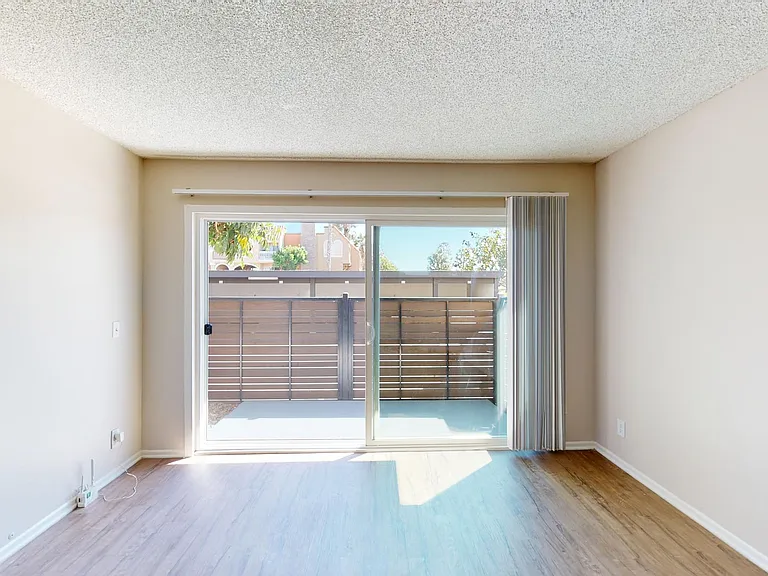 Huntington Vista — Photo 50
