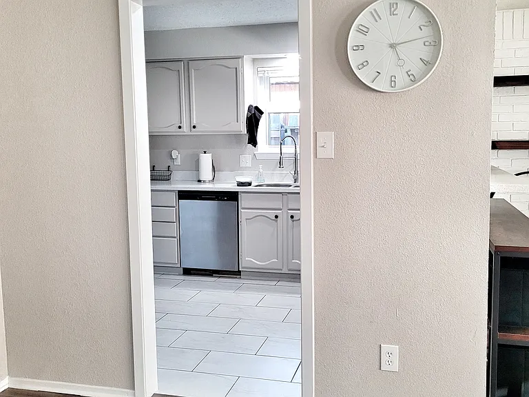 10006 Charmont Rd — Photo 18
