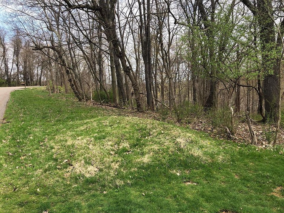 2nd image of 1595 Russet Ln