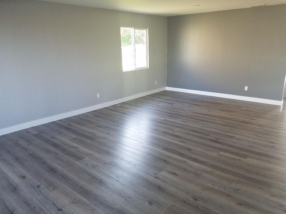 1st image of 207 Fennell Ct
