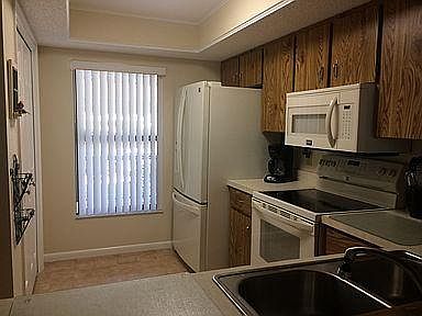 3rd image of 1655 Lakeview Dr Unit B101