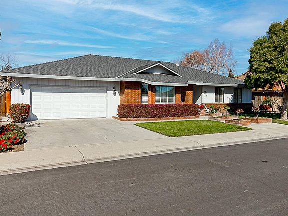 3rd image of 909 Rugby Ln