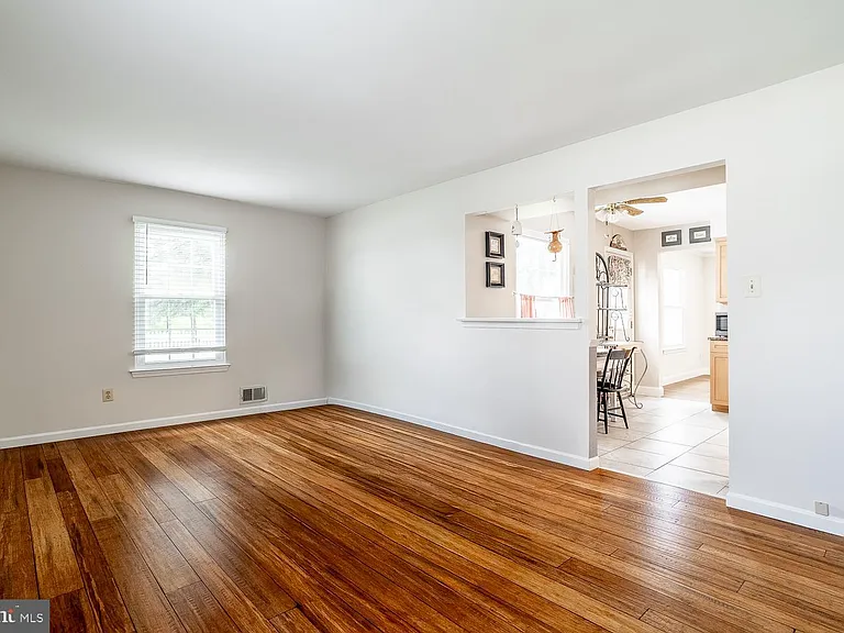 10 Honey Locust Ln — Photo 8