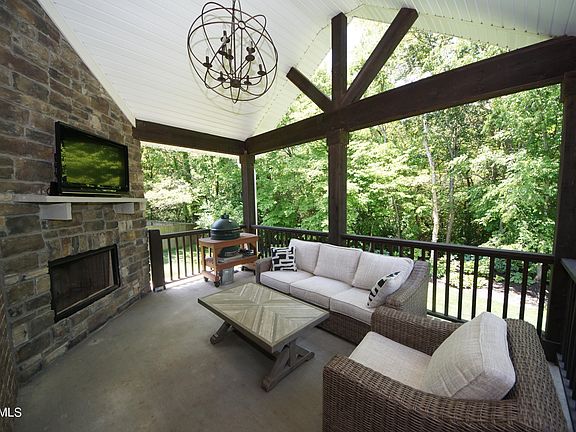 3rd image of 7554 Bellingham Dr