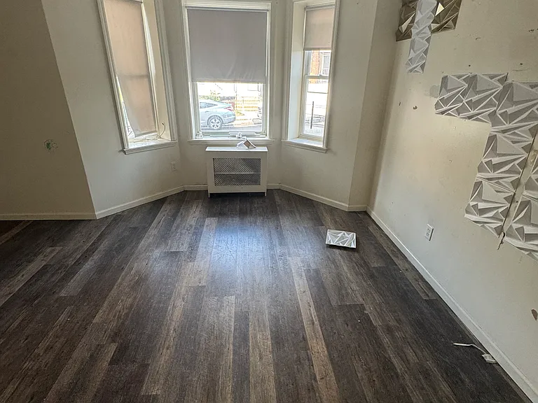 137 Hawthorne Ave #1W — Photo 4