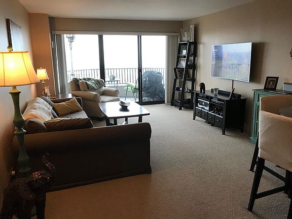 5th image of 2020 N Lincoln Park W APT 28D
