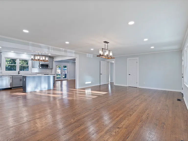 3311 Beverly Dr SW — Photo 3